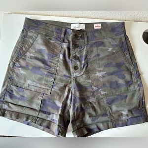 Anthropologie The Wanderer utility shorts camo size 30.